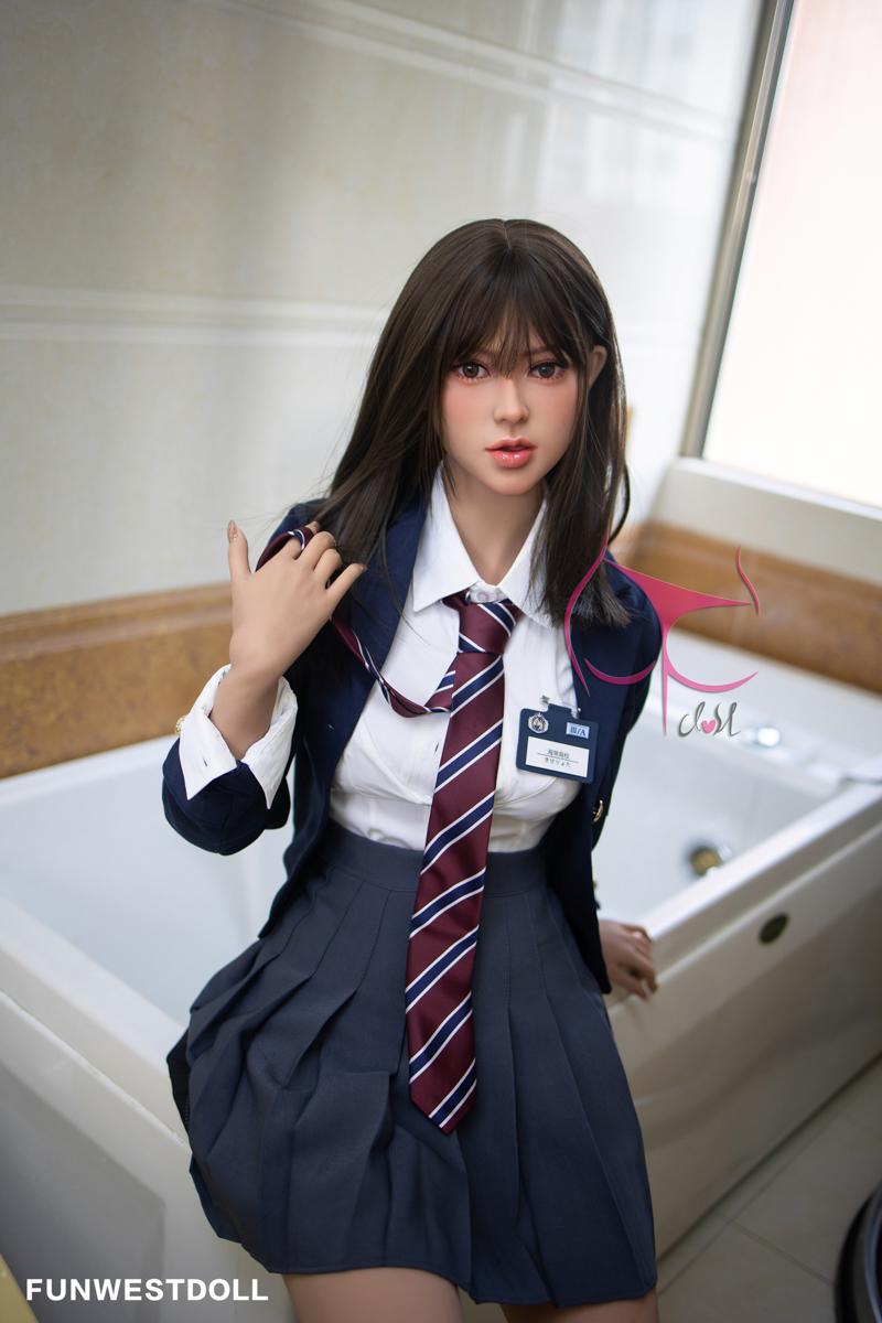 Sekspop Lucy | Aziatische high school sekspop 